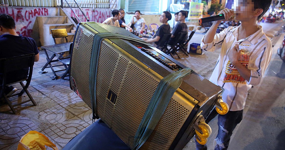 TP.HCM ‘siết’ kinh doanh loa công suất lớn vì chịu hết thấu tiếng ồn karaoke dạo