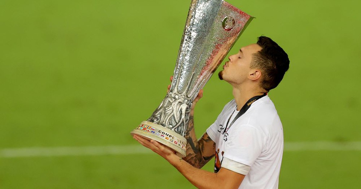 Tin chuyển nhượng Liverpool: Muốn mua tiền đạo Ocampos, phải đổi Minamino