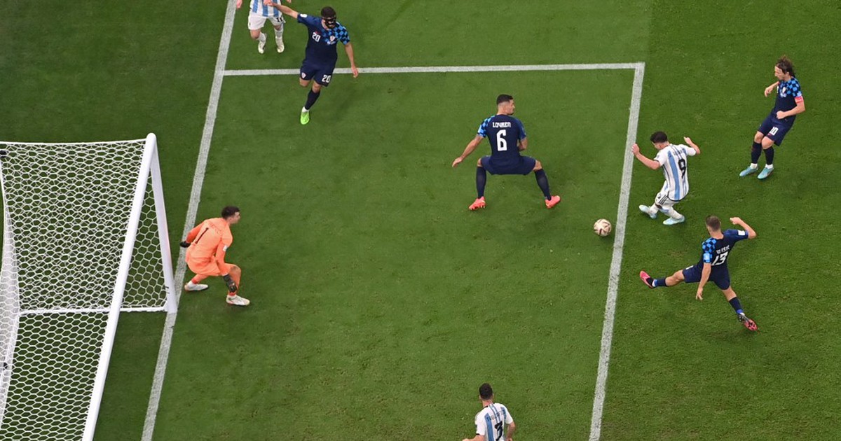 Gary Lineker: ‘Vẫn còn tranh luận Messi là cầu thủ xuất sắc mọi thời đại hay sao?’