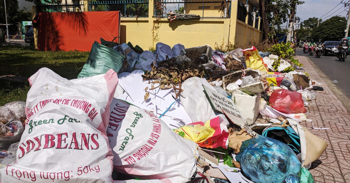 Bãi rác nhếch nhác