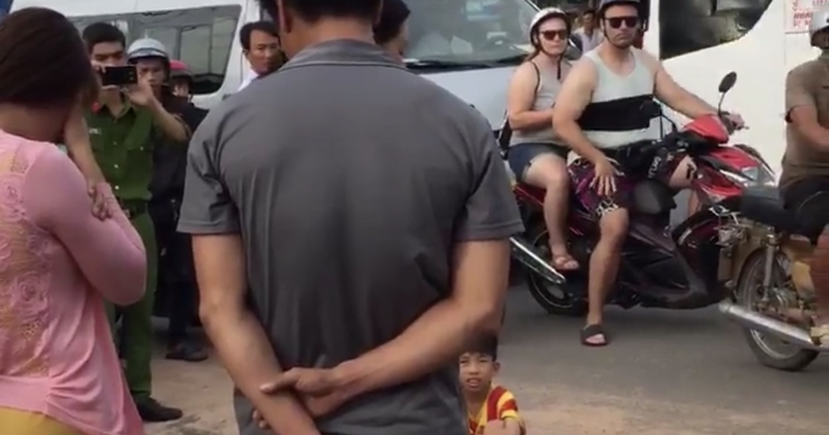 Làm rõ vụ công an 'bêu tên' người mua, bán dâm ngoài đường