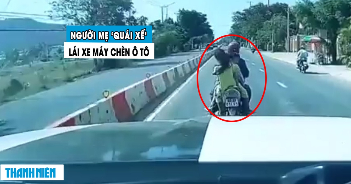 Người mẹ ‘quái xế’ lái xe máy chở con nhỏ phóng như bay, chèn đường ô tô