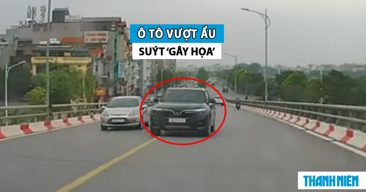 Phẫn nộ ô tô vượt ẩu trên cầu, suýt đối đầu xe ngược hướng