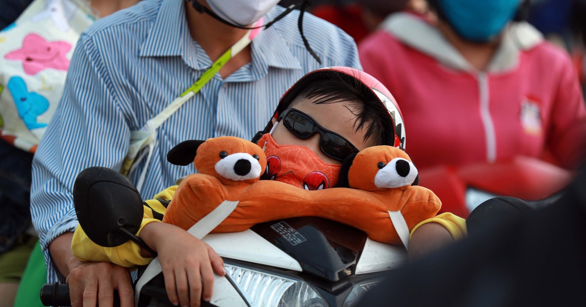 Đi xe máy về quê chơi lễ: Biết ‘hành xác’ mà… vẫn đi?