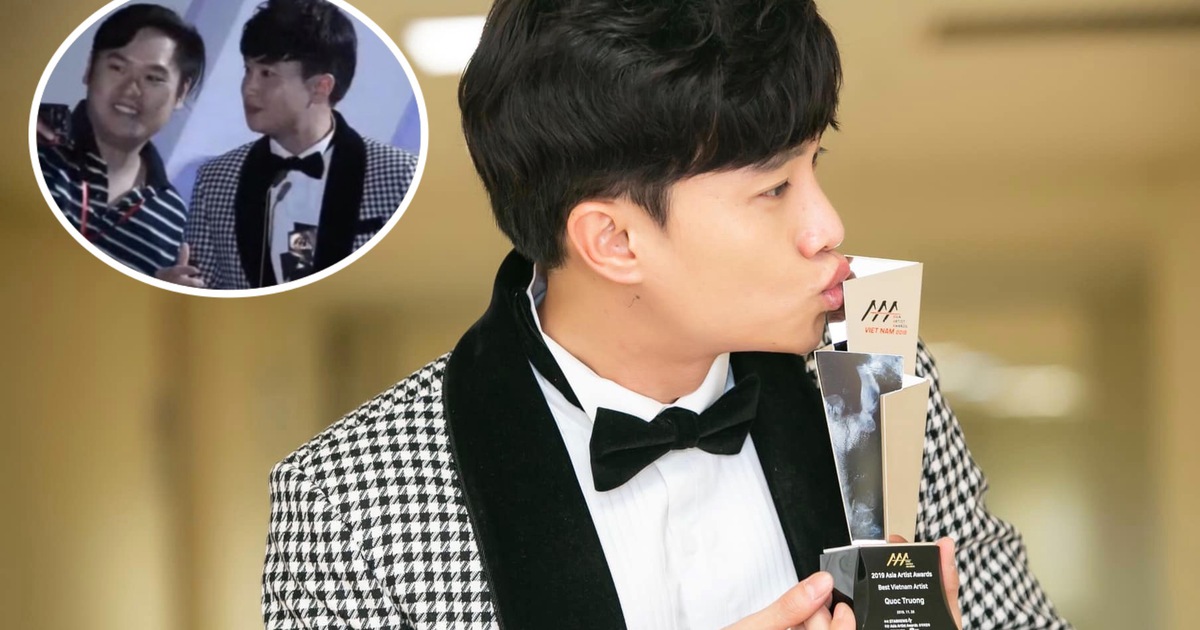 Quốc Trường bị người đàn ông lạ mặt nhào đến chụp ảnh ngay trên sân khấu AAA