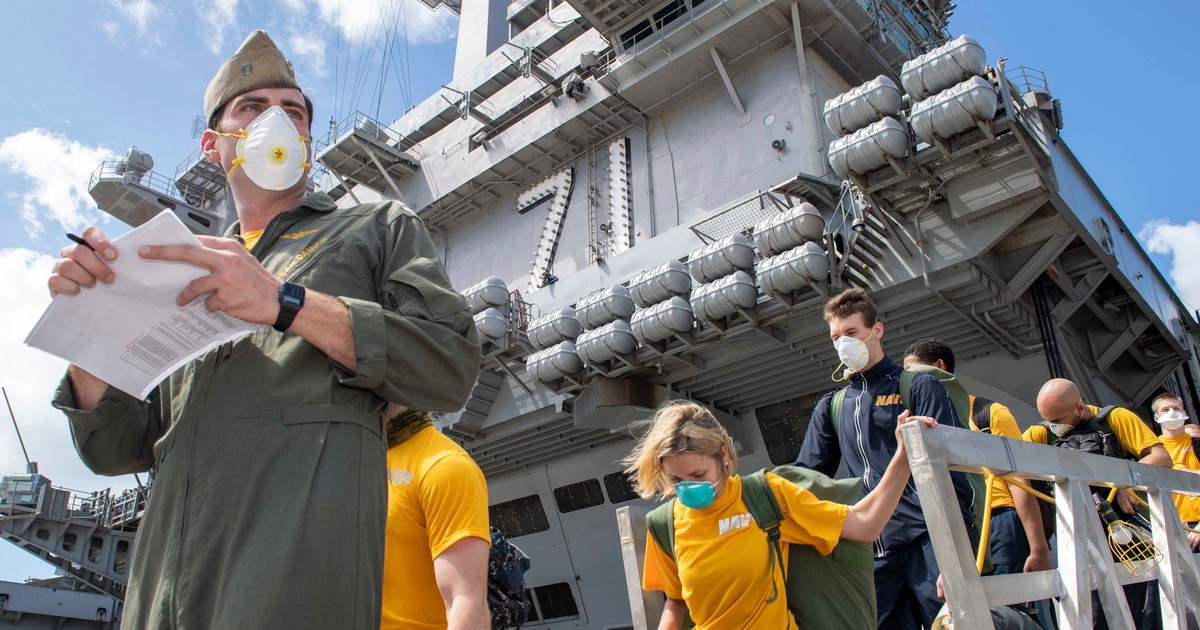Hoàn tất xét nghiệm Covid-19 tàu sân bay Theodore Roosevelt, hơn 800 thủy thủ dương tính