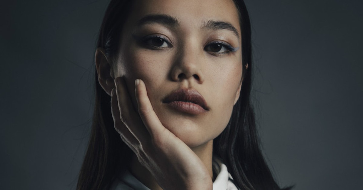 Chân dung người mẫu gốc Việt sải bước đầy khí chất trên sàn diễn Chanel