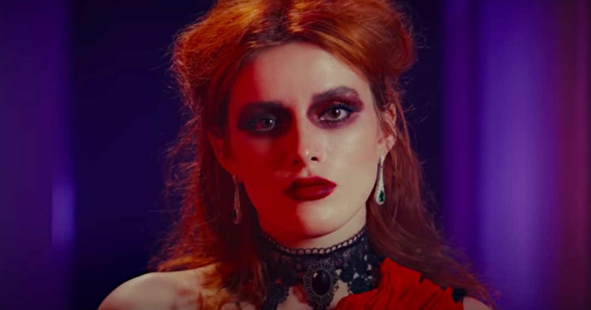 Mỹ nhân Disney Bella Thorne đẹp ma mị trong MV của nhóm nhạc gốc Việt