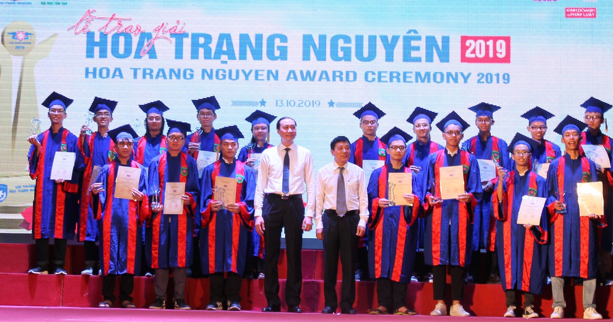 176 học sinh khu vực phía Bắc được trao giải thưởng Hoa Trạng Nguyên