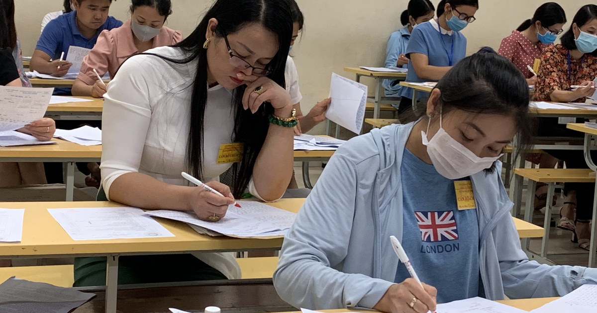 Học sinh được dùng điện thoại thông minh, giáo viên giảm 3/4 'gánh nặng' sổ sách