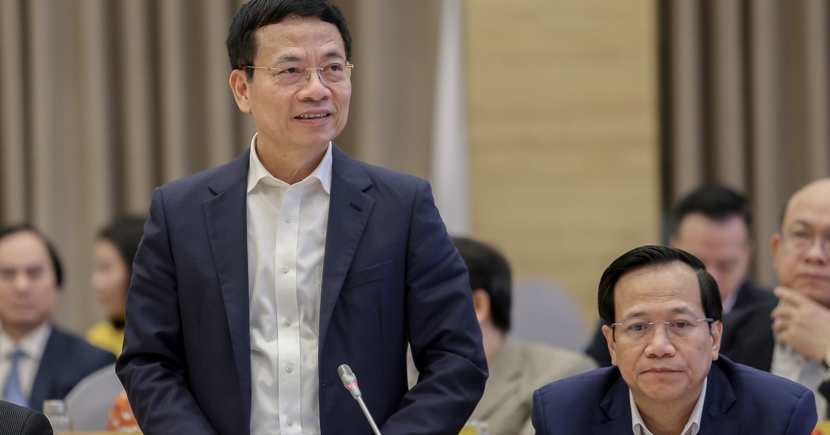 Bộ trưởng Nguyễn Mạnh Hùng: Cần dạy học bắt buộc môn ngôn ngữ lập trình ở phổ thông