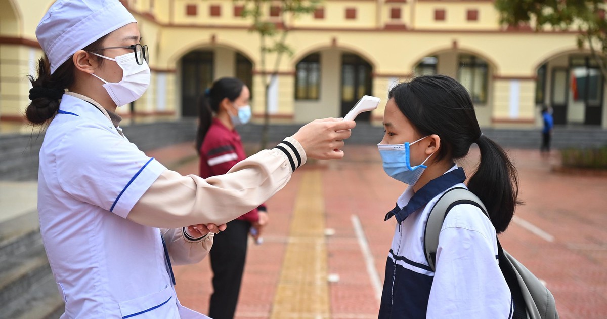 Không nên hốt hoảng 'đóng sập' cửa trường khi có F0