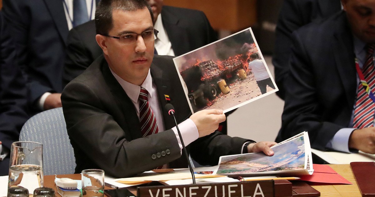 Chính phủ Venezuela nói 'đảo chính thất bại', mời thủ lĩnh đối lập đàm phán