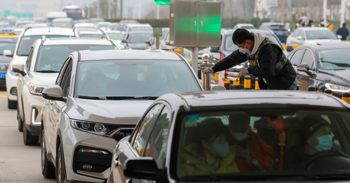 Ca viêm phổi Trung Quốc tử vong đầu tiên ngoài Hồ Bắc, số người chết tăng vọt