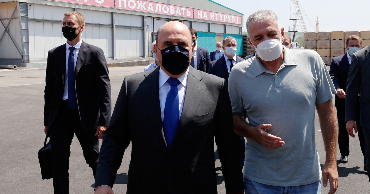 Nhật nói gì sau khi Thủ tướng Nga thăm đảo tranh chấp?