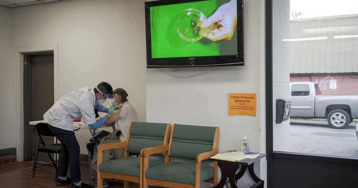 Thiếu người đến tiêm, tiểu bang Mỹ bỏ 224.000 liều vắc xin Covid-19