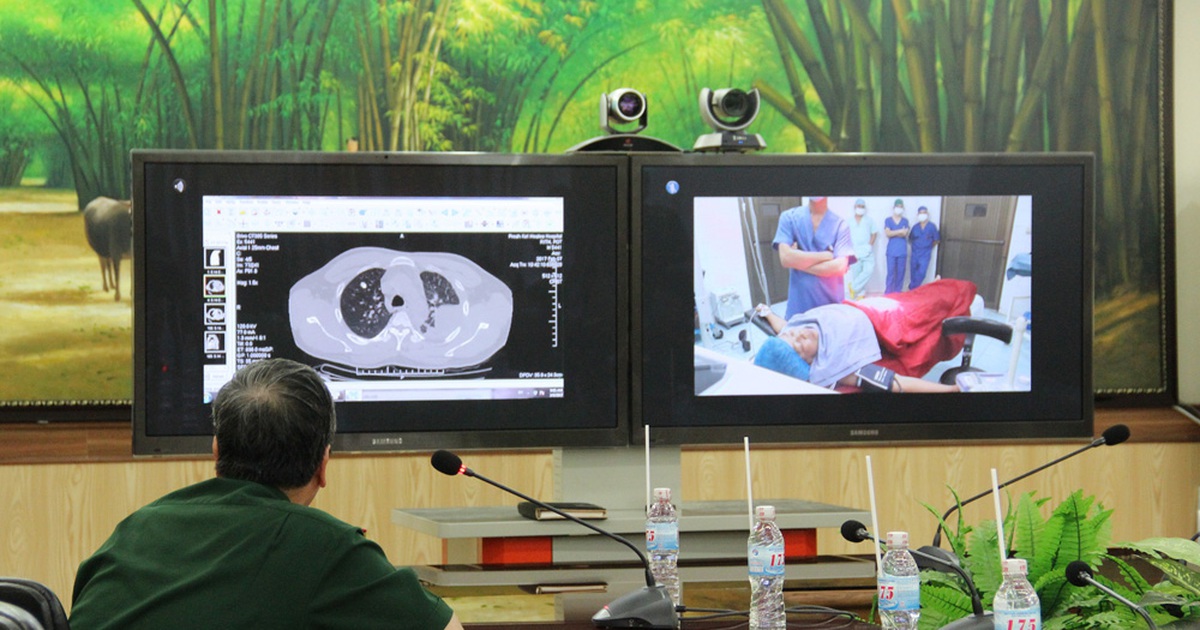 Từ Việt Nam chẩn bệnh trực tuyến, theo dõi phẫu thuật bệnh nhân ở Campuchia