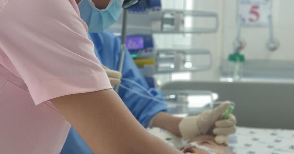 Song sinh Trúc Nhi - Diệu Nhi: Cai máy thở, cắt dần nẹp bột