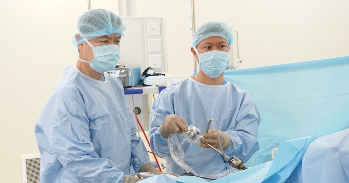 Sụt cân, ợ chua, đi khám phát hiện u trực tràng lớn tiền ung thư