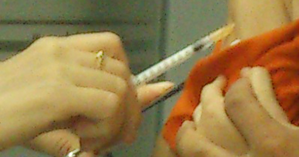 Chích thuốc tại phòng mạch tư, bệnh nhi hôn mê rồi tử vong