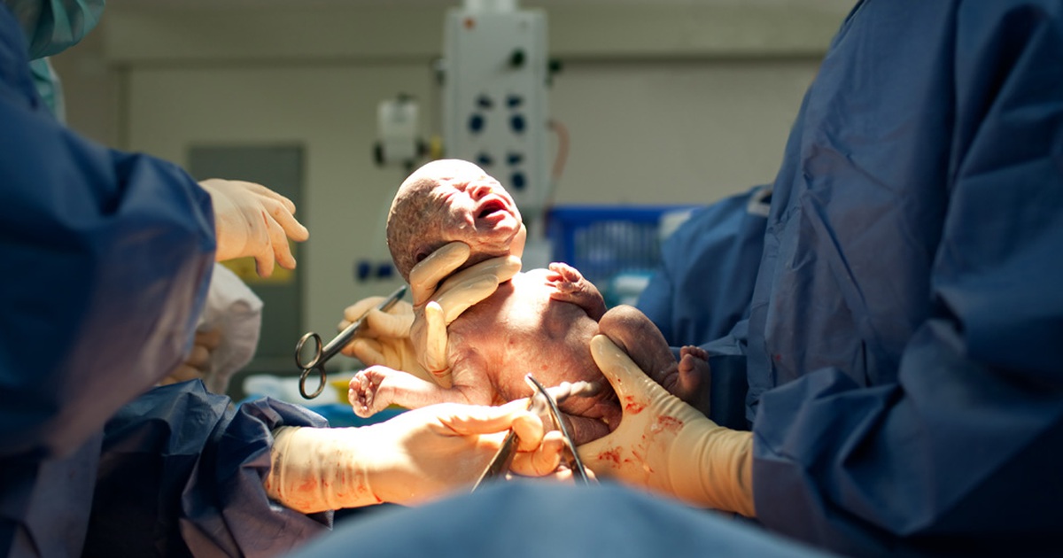 Mẹ Việt sinh con lấy quốc tịch: Trào lưu đi Mỹ của 'đại gia' đầy nguy hiểm