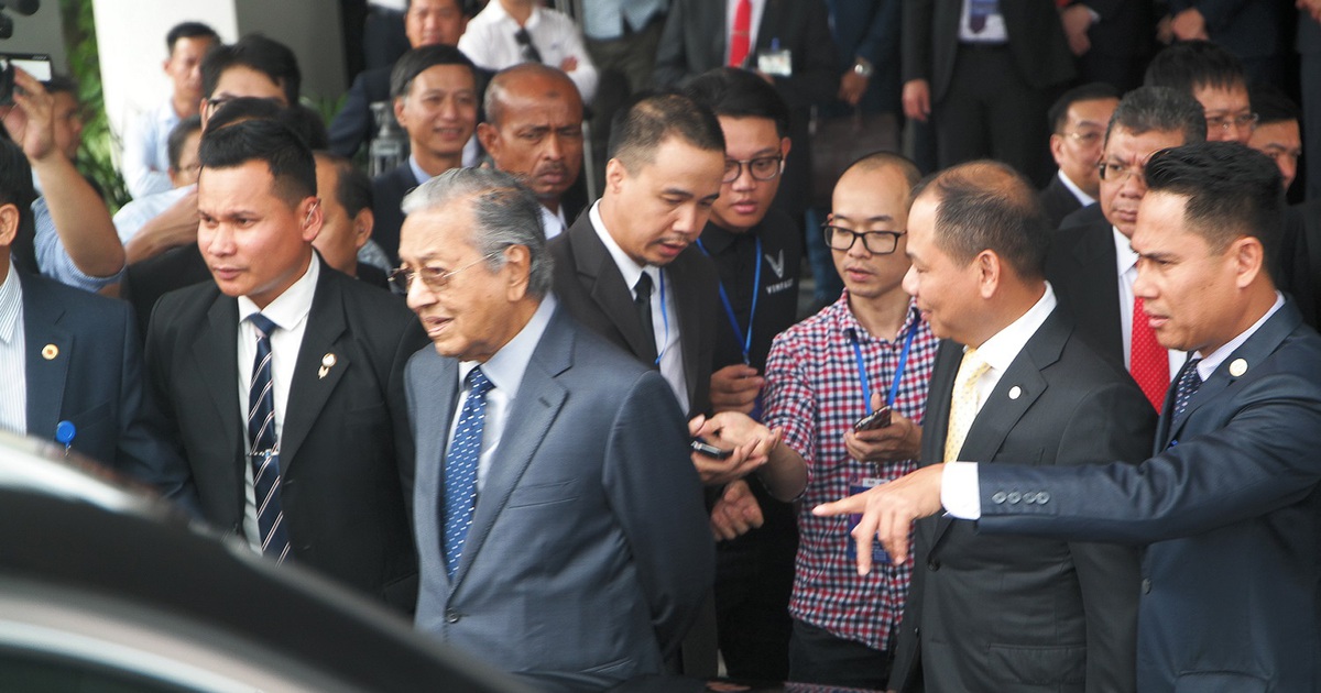 Thủ tướng Malaysia, Mahathir Mohamad nói gì sau khi lái thử VinFast Lux SA2.0?