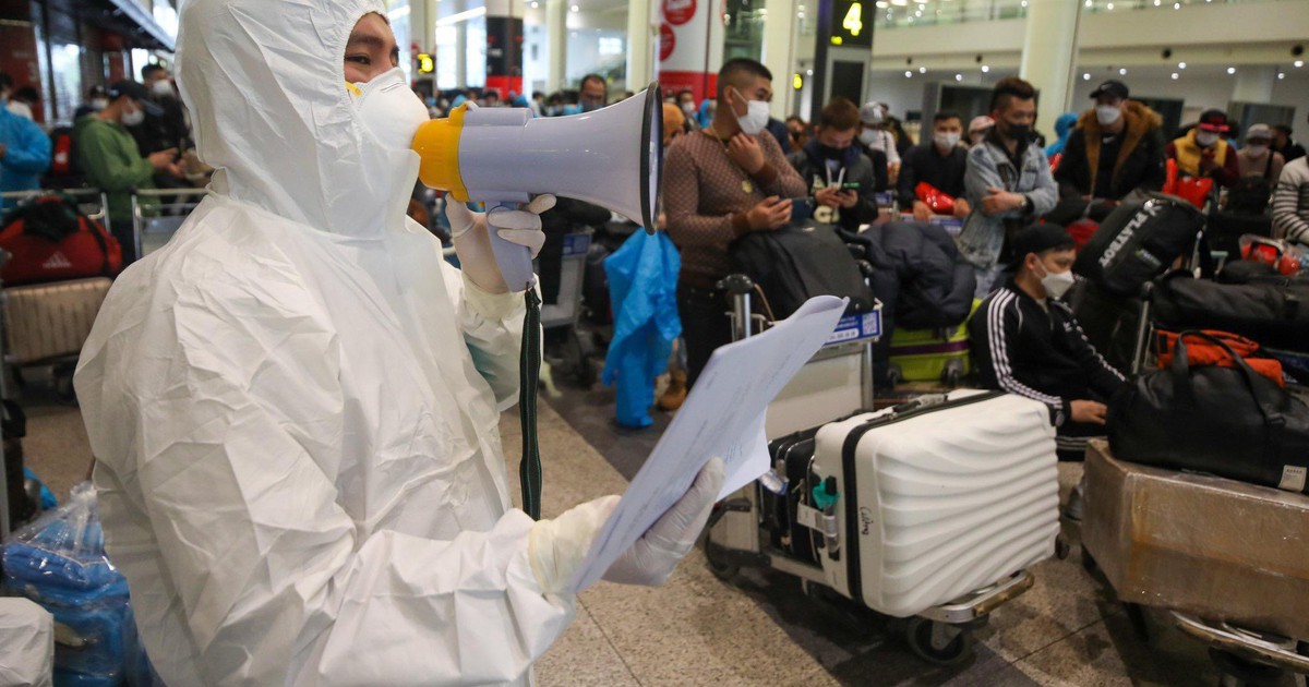 Khách bay về từ các nước có Omicron sẽ phải test tại sân bay