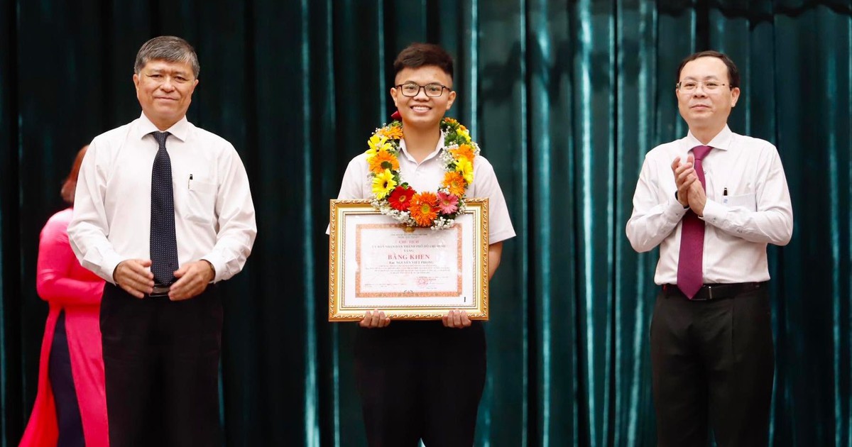 Học sinh đạt giải thưởng quốc tế nhận thưởng 200 triệu đồng