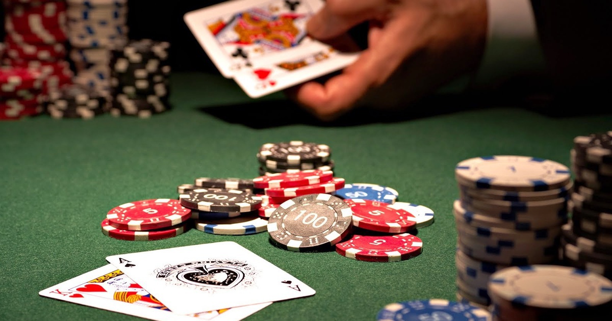 Đà Nẵng: Đột kích khách sạn, triệt xóa ổ sát phạt poker