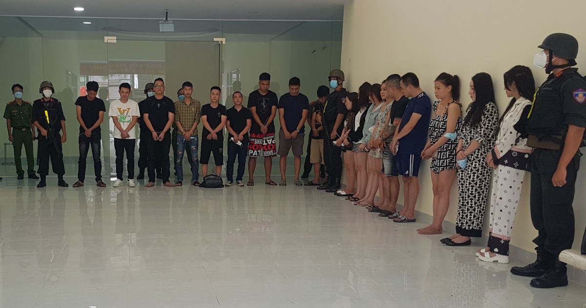 TP.HCM: Bắt quả tang hàng chục ‘dân chơi’ đang phê ma túy trong chung cư ở Q.4