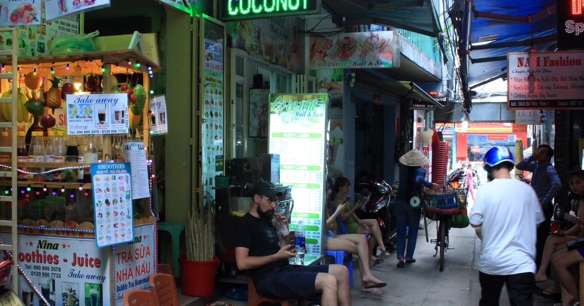 Hẻm Sài Gòn kể chuyện ‘đặc sản’: Hẻm siêu nhỏ trên đất vàng ở phố Tây