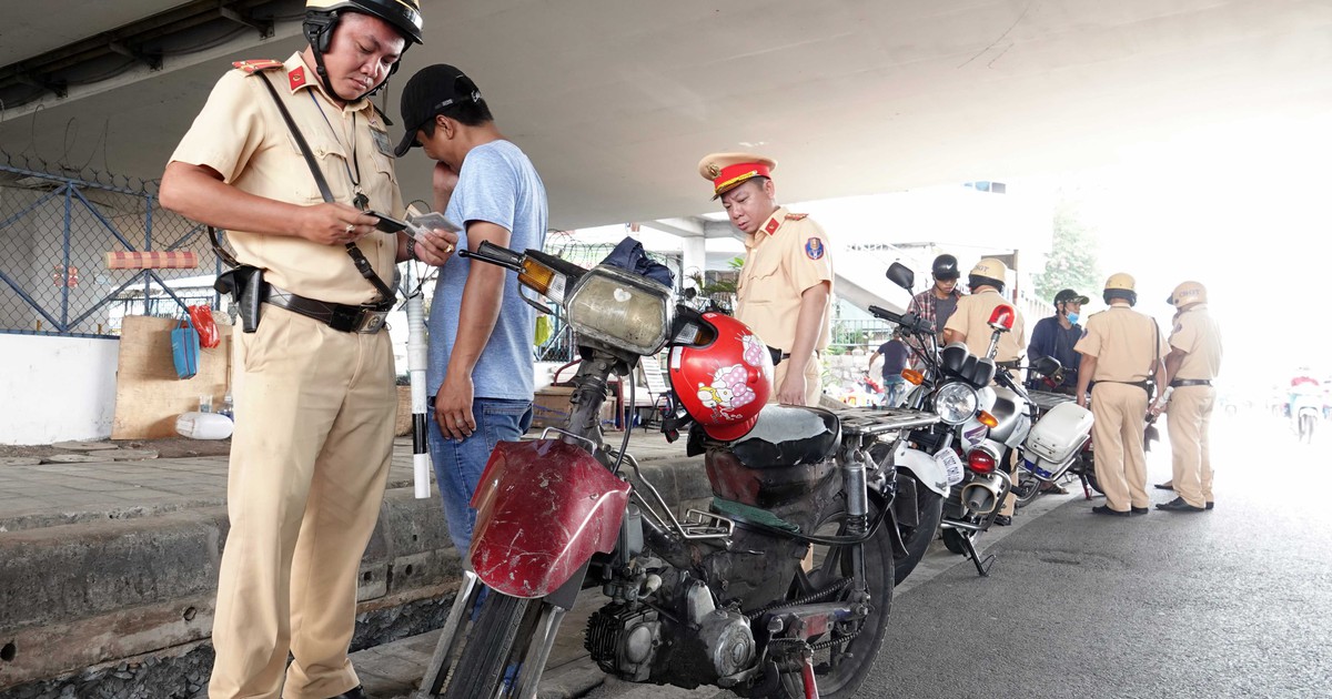 Xe hết đát tung hoành Chợ Lớn bị CSGT truy quét: Bỏ luôn vì tiền phạt mắc hơn xe