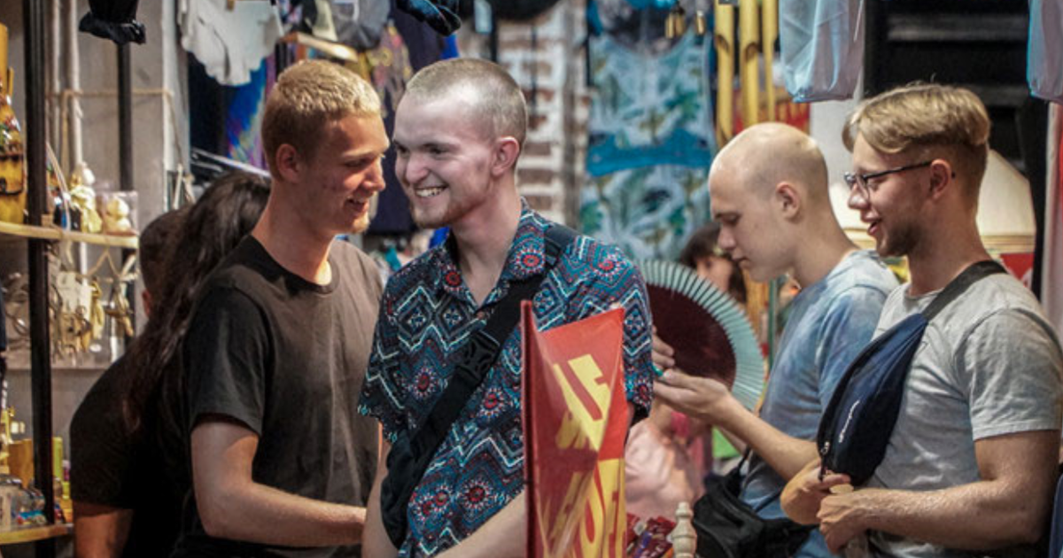 Khách Tây 'khóc ròng' vì bị từ chối phục vụ, muốn hủy tour về nước