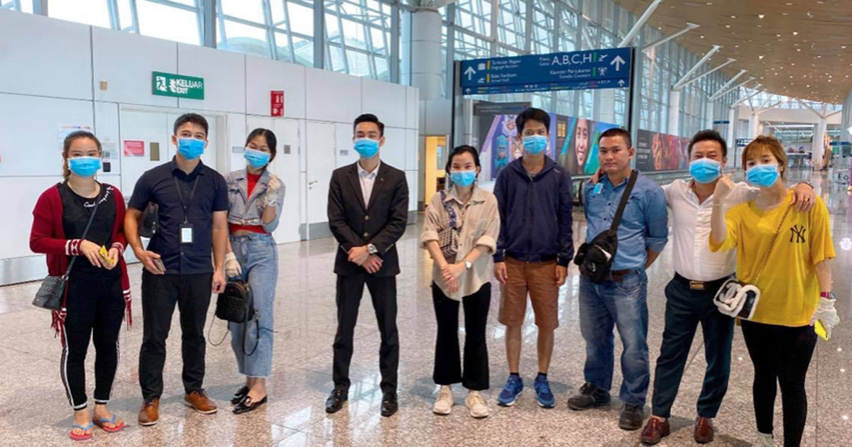 Công dân Việt 18 ngày kẹt sân bay Malaysia vì Covid-19: Bật khóc khi được bay về nước