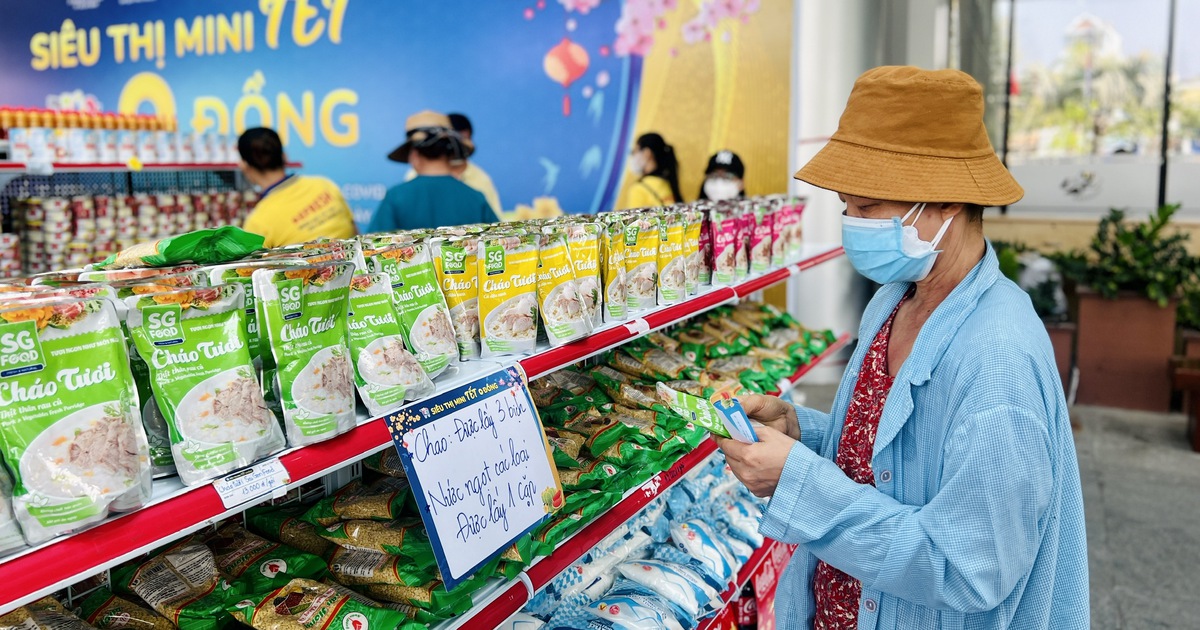 Bệnh nhân, người nghèo được sắm đồ Tết 0 đồng ngay tại bệnh viện