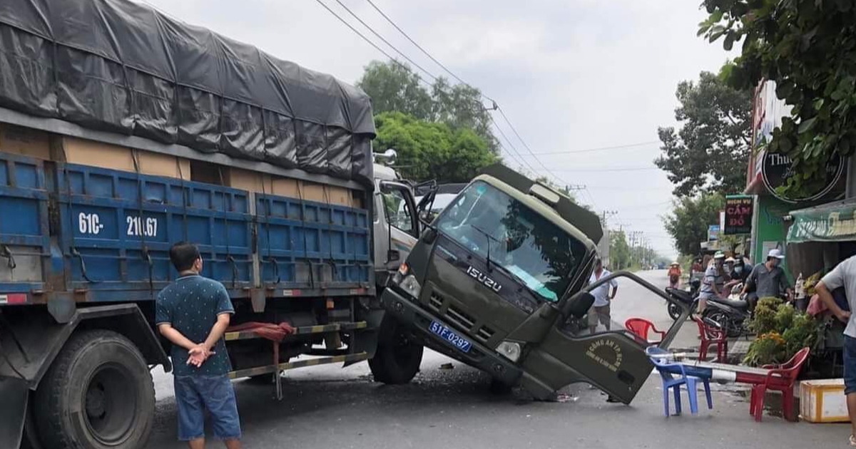 Xe chở phạm nhân 'va chạm với xe tải ở TP.HCM' có phải là xe ưu tiên?