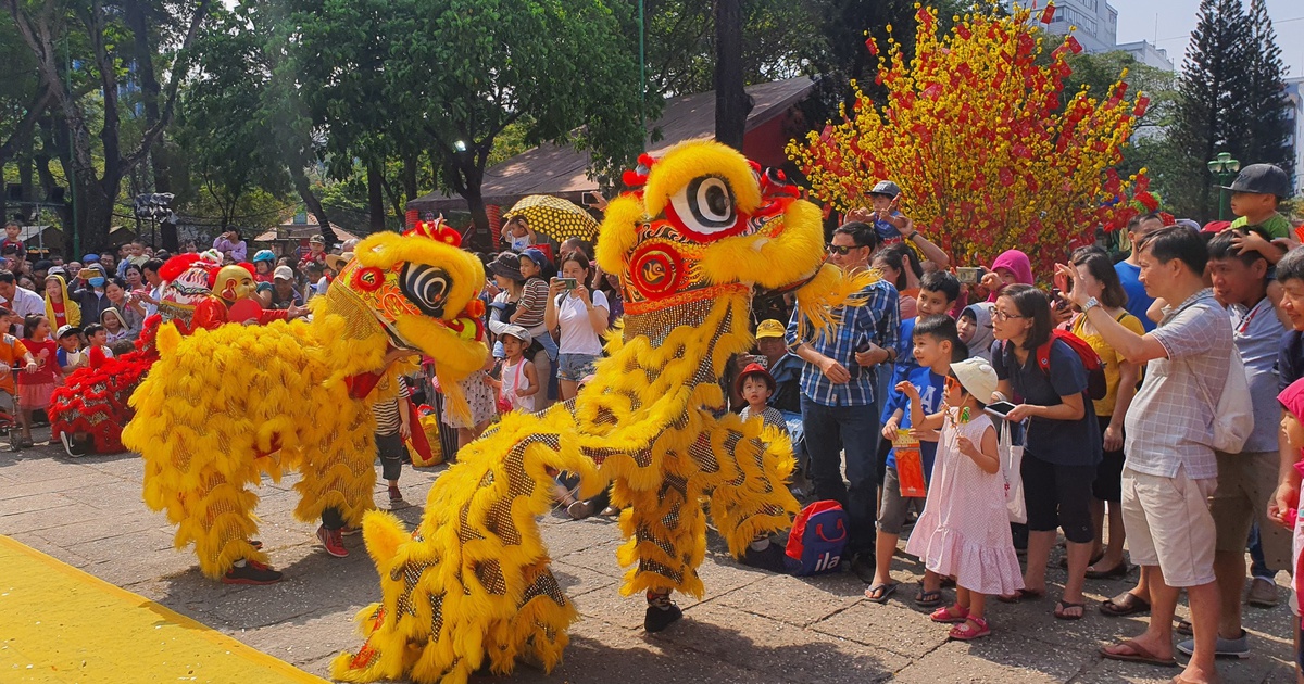 Ngày tết, vì sao người Việt kiêng quét nhà, kiêng cho lửa... để may mắn?