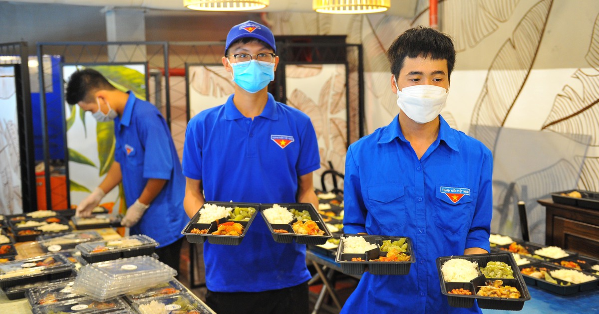 Bếp xanh thanh niên vẫn đỏ lửa ngày Quốc khánh 'nấu cỗ' tặng người nghèo