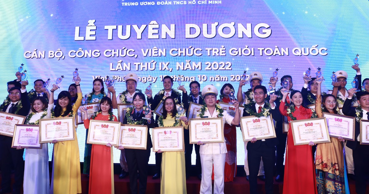 Tuyên dương 42 cán bộ, công chức, viên chức ‘dám nghĩ, dám làm, dám chịu trách nhiệm’