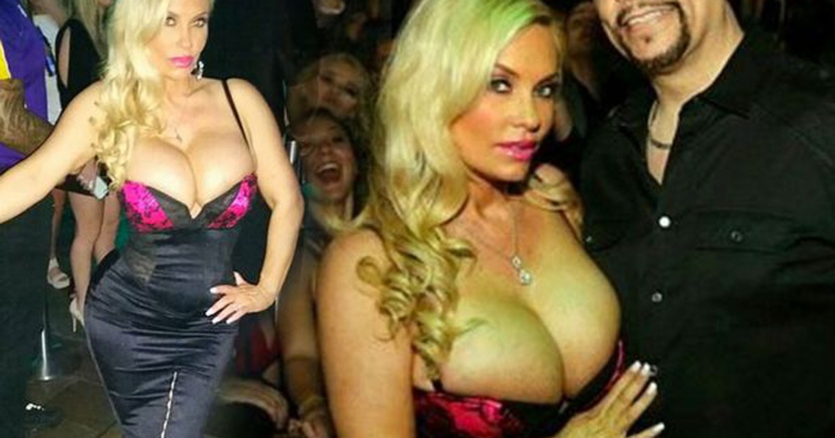 Coco Austin tái xuất với màn khoe thân bốc lửa