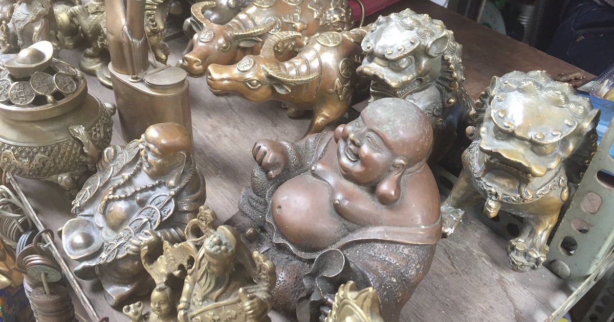 Cảnh giác với 'cổ vật' bằng đồng: Đủ chiêu trò giả cổ