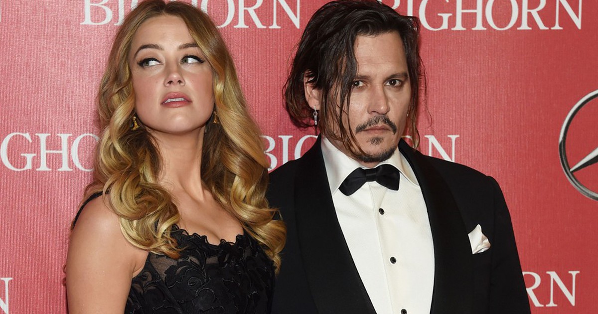 Lộ ảnh Amber Heard ôm ấp Elon Musk trong thang máy