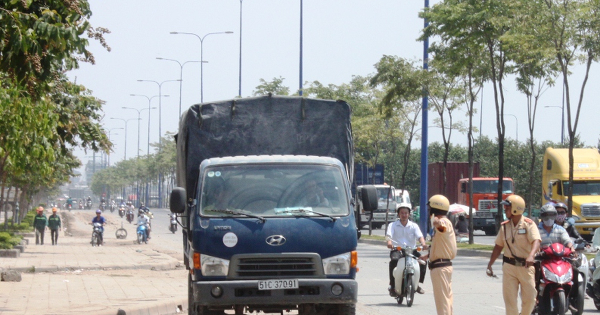 Nghiêm cấm cảnh sát giao thông bảo kê xe vi phạm