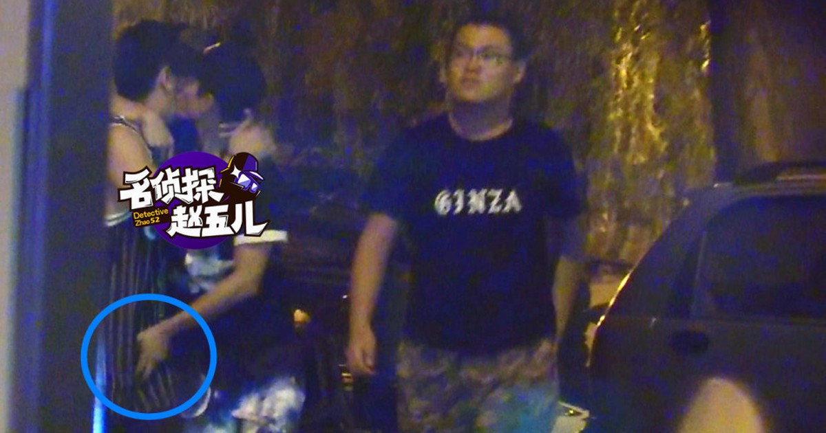 Diễn viên Trung Quốc vô tư sờ soạng bạn đồng giới giữa phố