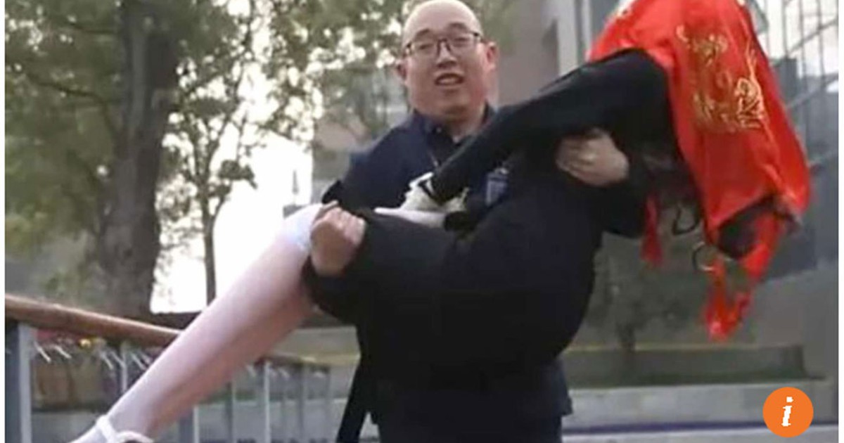 Anh chàng kỹ sư Trung Quốc ‘cưới’ robot làm vợ vì quá ế