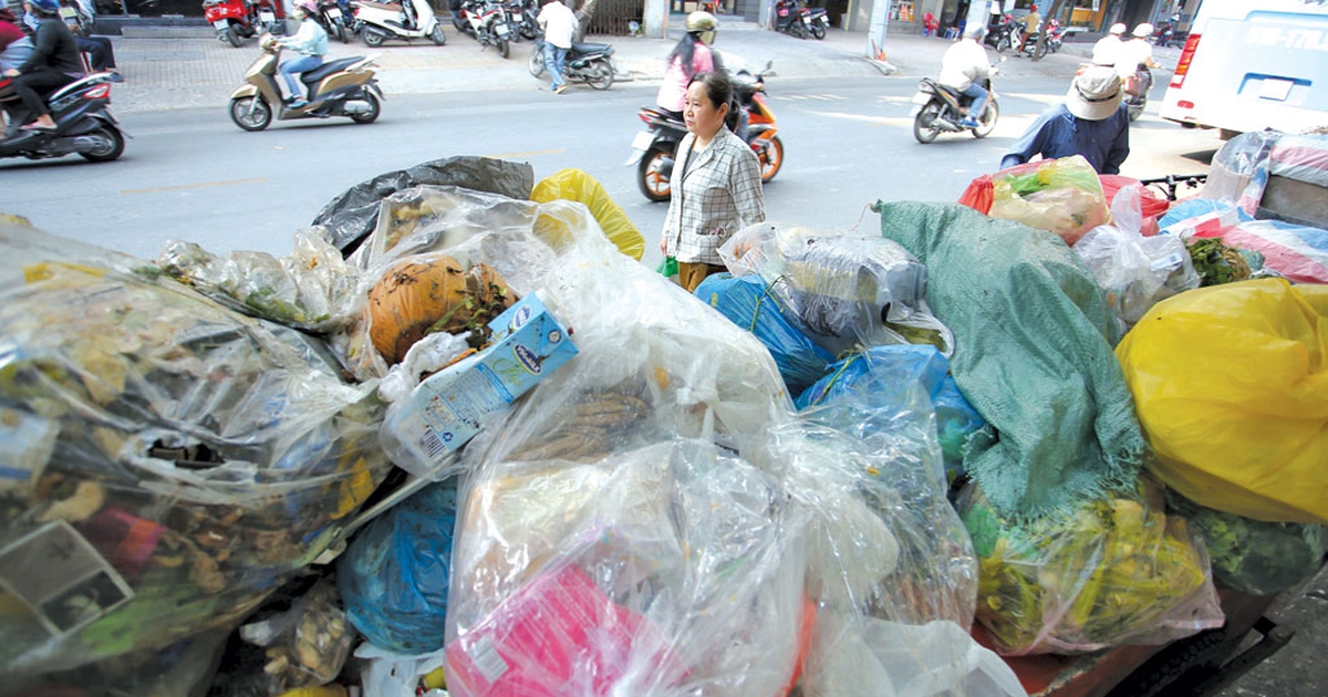 Ám ảnh tập kết rác ở trung tâm TP.HCM