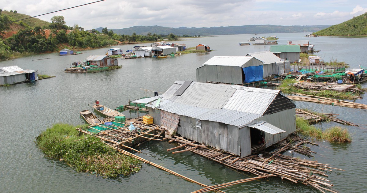 Lênh đênh làng chài trên cao nguyên