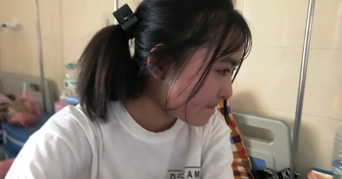 Nữ sinh bị ung thư nuốt nước mắt từ bỏ giấc mơ đại học