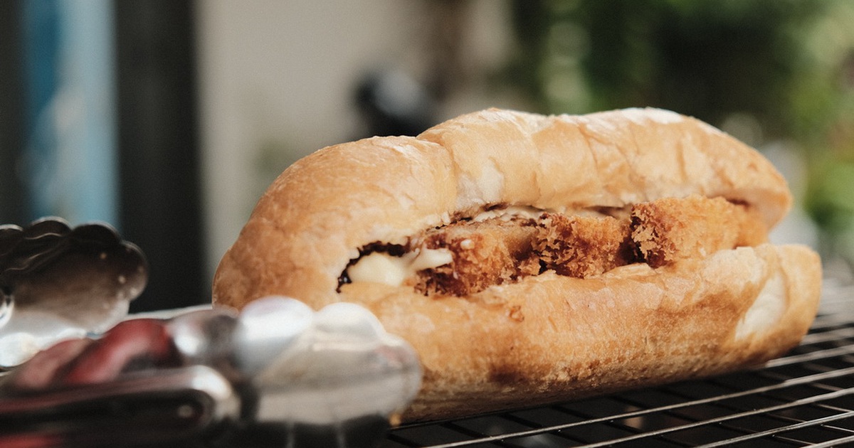 Người Nhật làm bánh mì Việt biến tấu tưởng không ngon mà ngon không tưởng