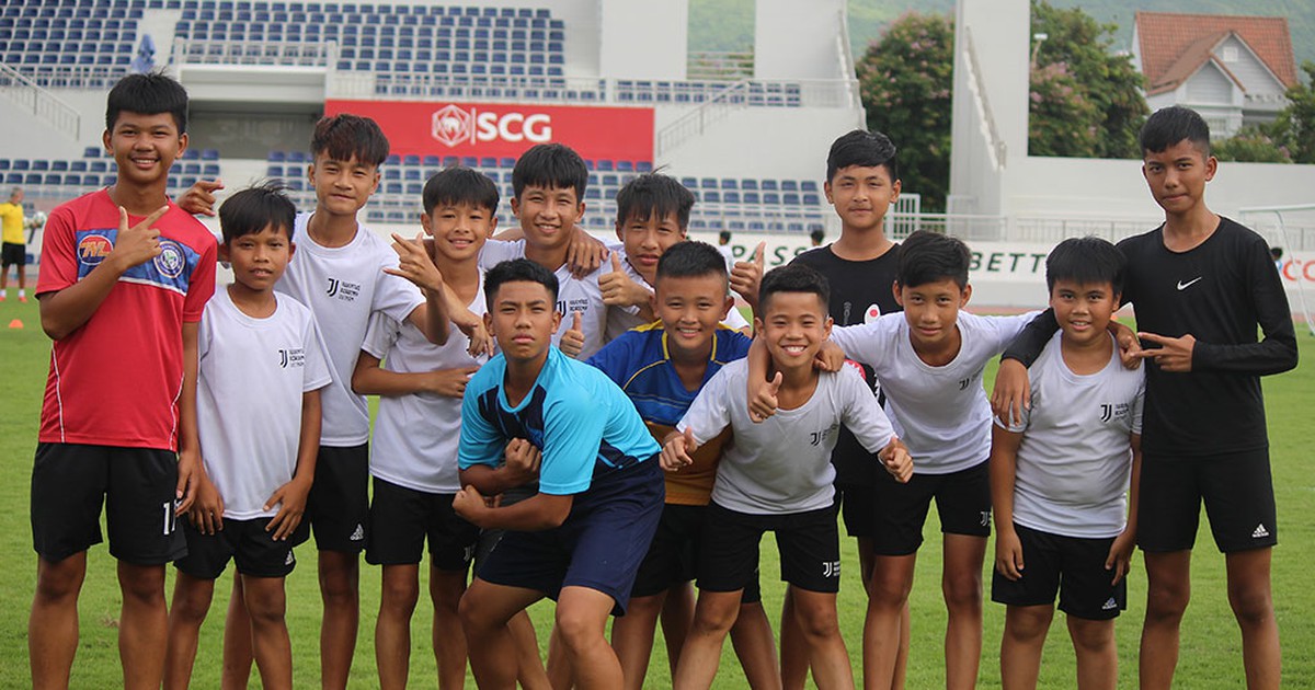 Mô hình bóng đá CLB TP.HCM: Chờ hái quả từ Học viện Juventus